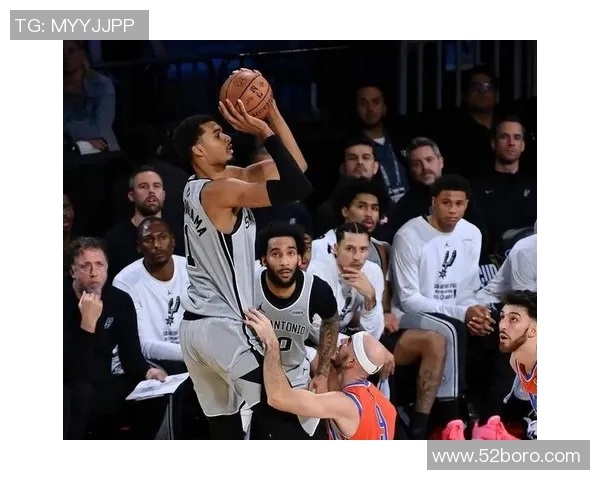 雄鹿大胜尼克斯,浓眉哥独得30分——NBA赛季精彩瞬间回顾